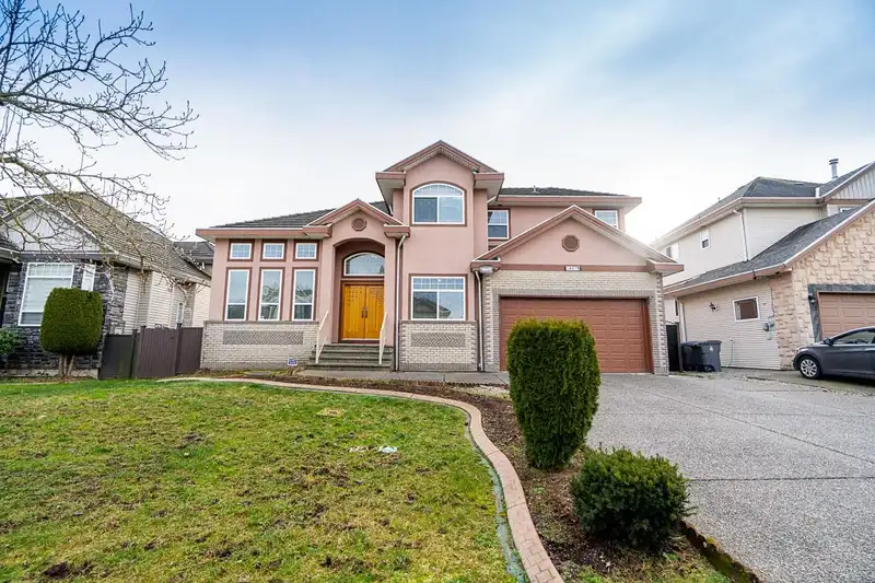 14478 74A AVENUE - photo 2 of 39