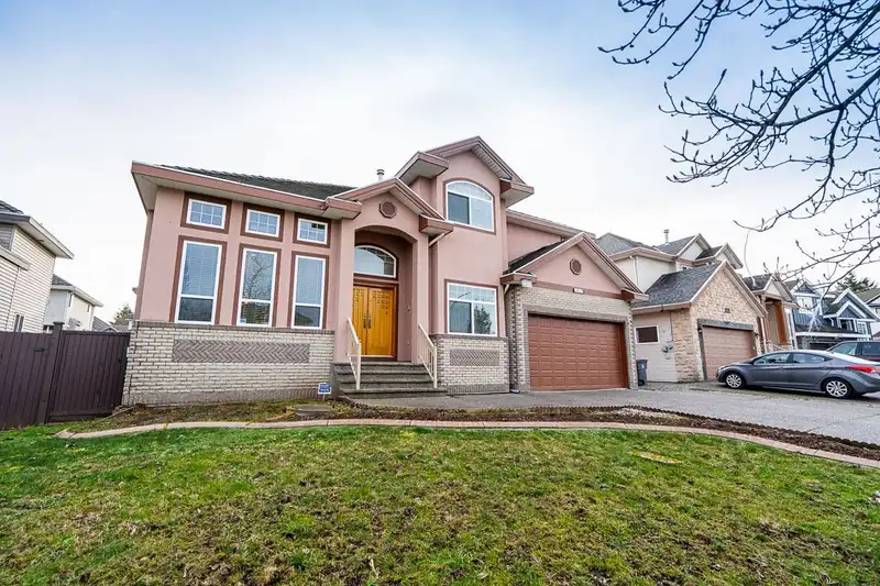 14478 74A AVENUE - photo 3 of 39