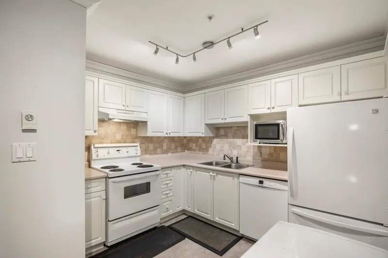 403 20200 54A AVENUE - photo 4 of 25