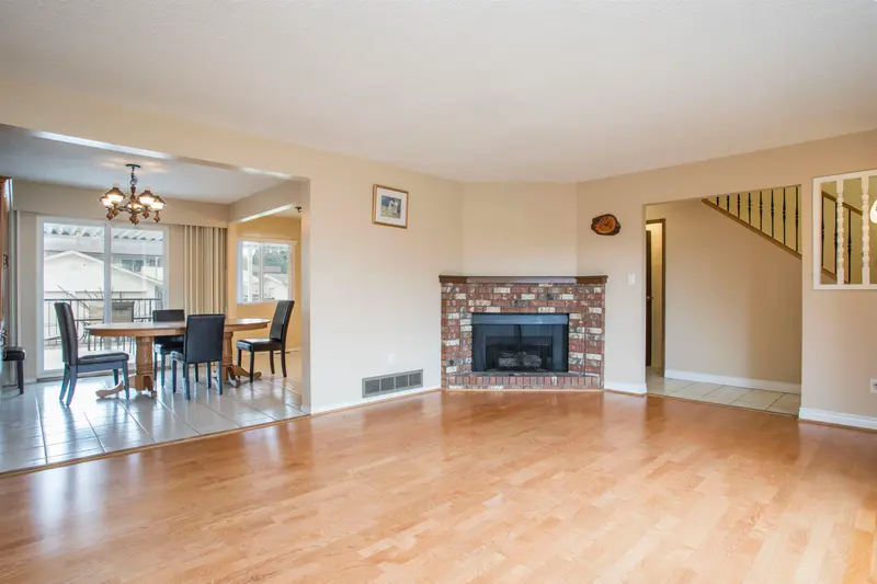 1570 1572 GILES PLACE - photo 4 of 25