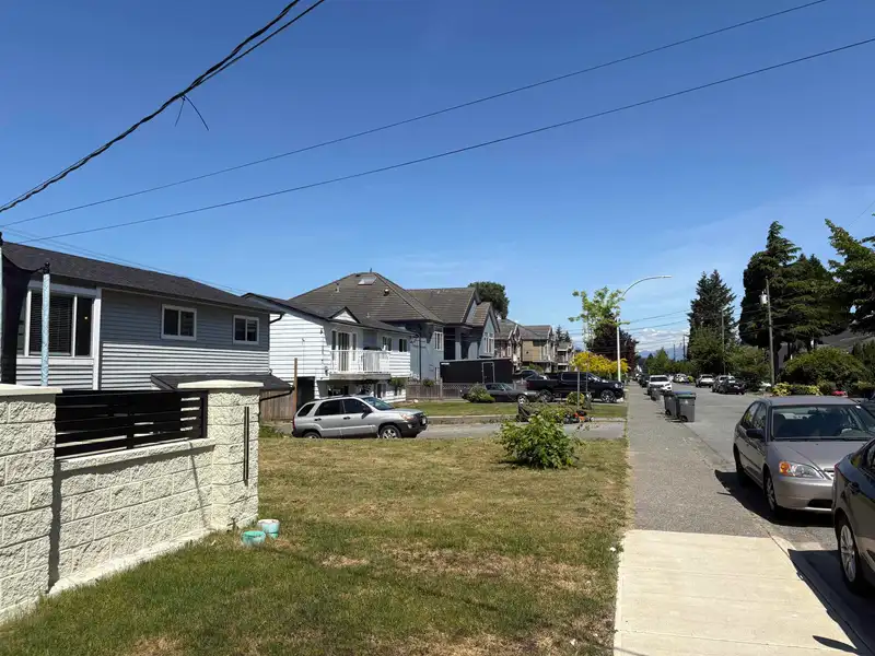 7629 126A STREET - photo 4 of 25