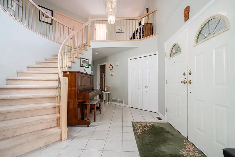 6212 125 STREET - photo 4 of 35