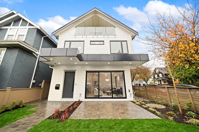 1095 E 14TH AVENUE - photo 2 of 25