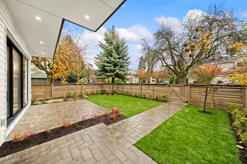 1095 E 14TH AVENUE - photo 4 of 25