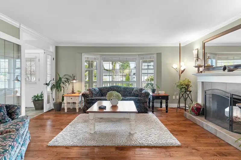 18865 63A AVENUE - photo 4 of 30
