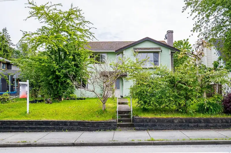 13068 64 AVENUE - photo 2 of 37