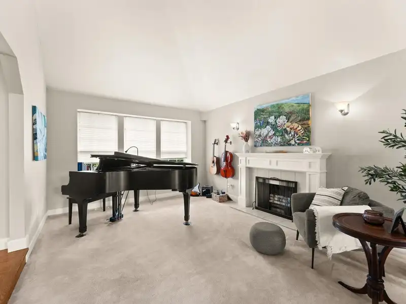 6089 185 STREET - photo 2 of 25