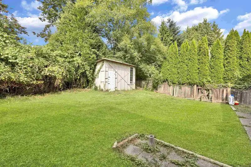 15307 85A AVENUE - photo 2 of 34
