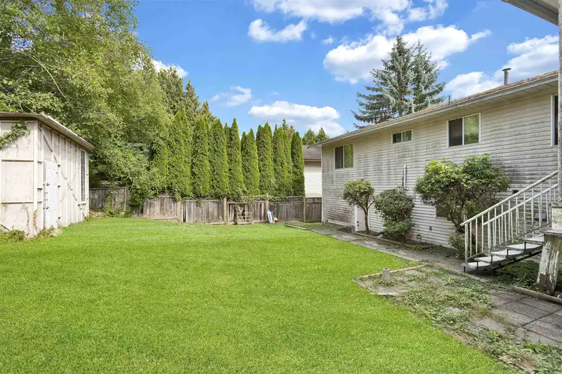 15307 85A AVENUE - photo 3 of 34