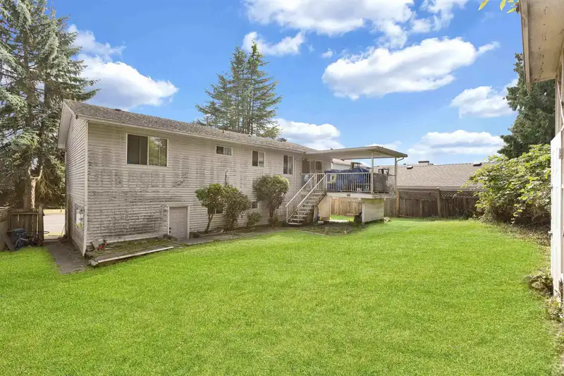 15307 85A AVENUE - photo 4 of 34