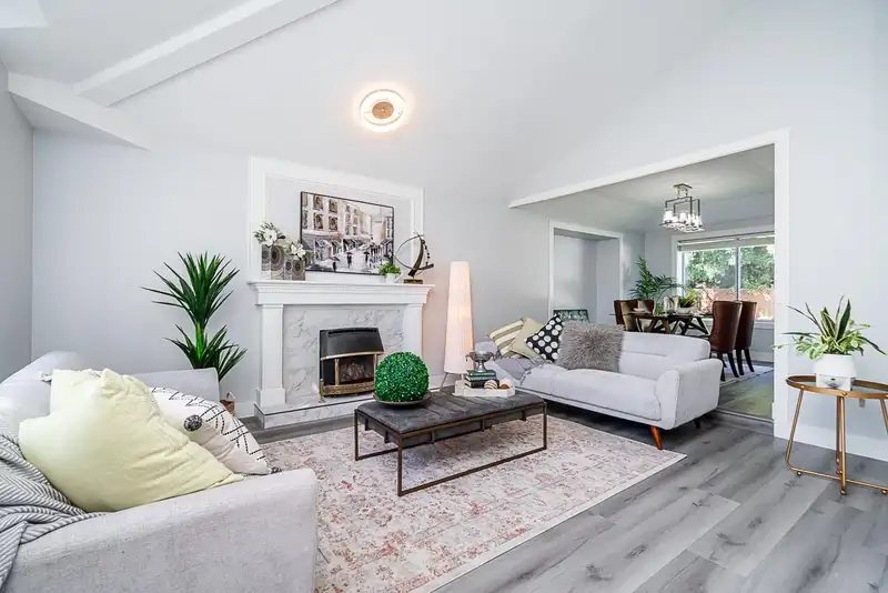 18533 62 AVENUE - photo 4 of 40
