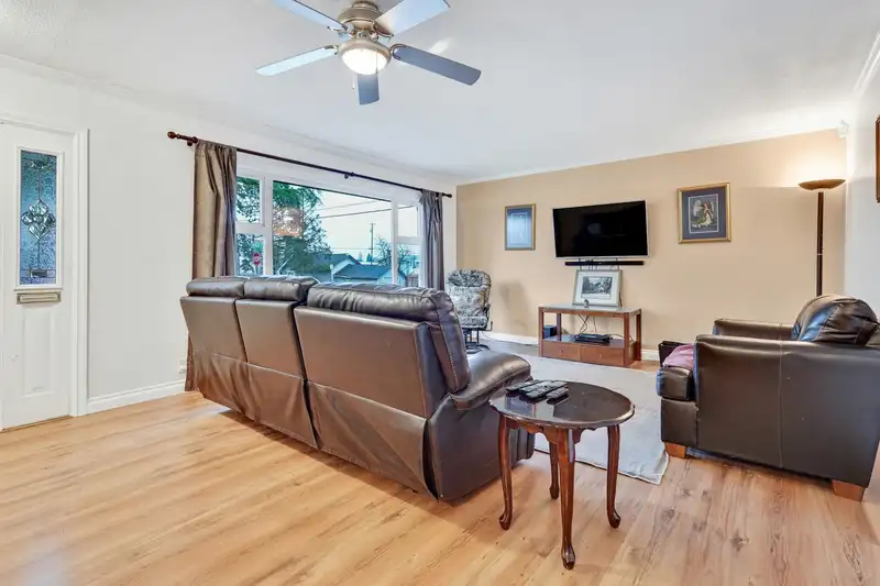 6143 175B STREET - photo 4 of 34