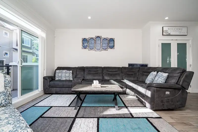 27 13898 64 AVENUE - photo 4 of 39
