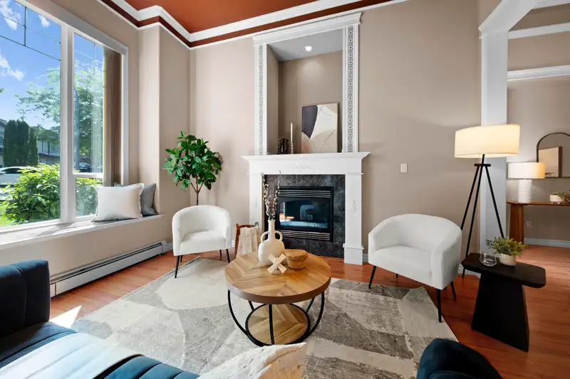 14539 78 AVENUE - photo 3 of 38