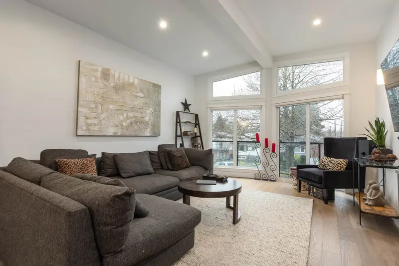 6360 SOPHIA STREET - photo 4 of 25