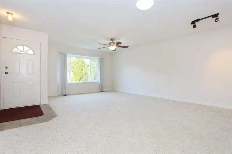 6098 173A STREET - photo 2 of 20