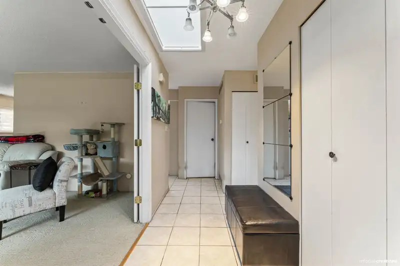 15156 93 AVENUE - photo 2 of 31