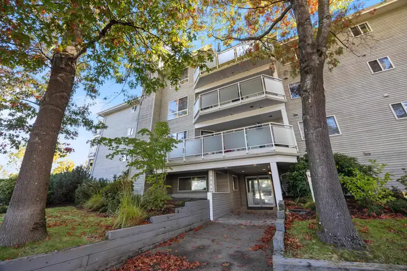 301 13680 84 AVENUE - photo 2 of 25