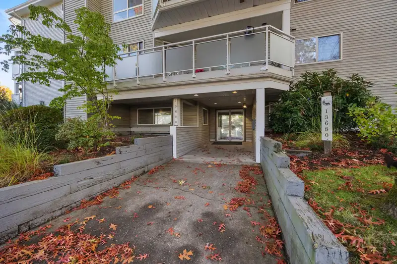 301 13680 84 AVENUE - photo 3 of 25