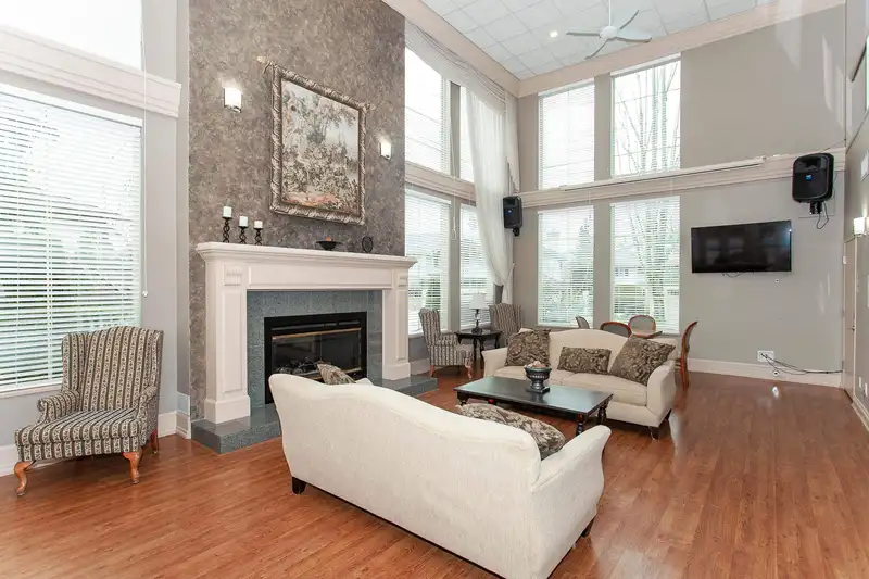 256 13888 70 AVENUE - photo 4 of 40