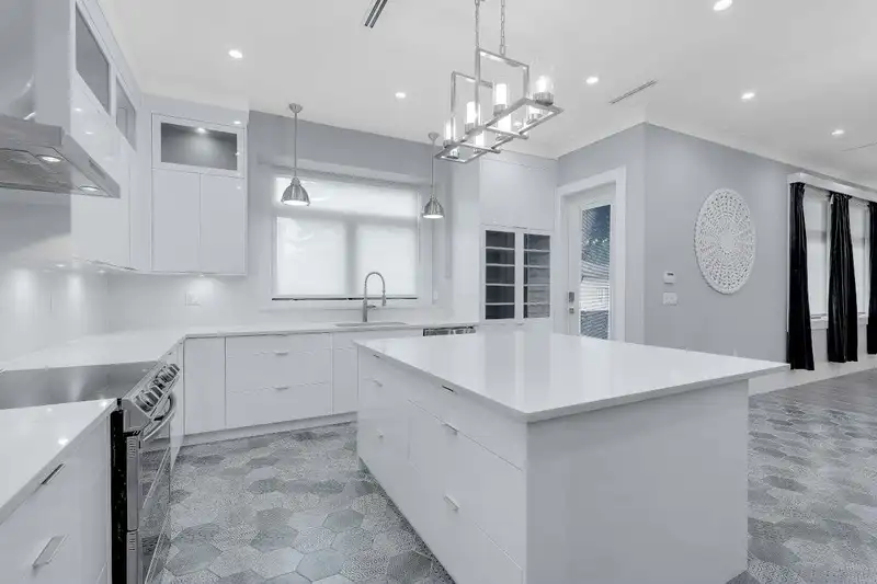 13161 111 AVENUE - photo 2 of 25