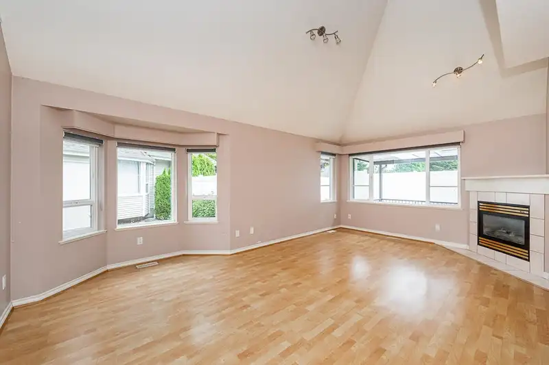 59 13918 58 AVENUE - photo 2 of 27