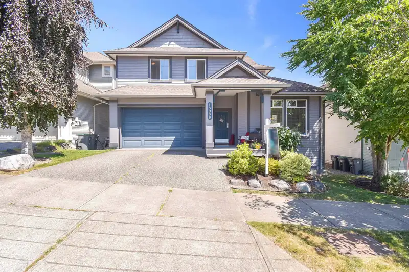 16869 78B AVENUE - photo 1 of 33