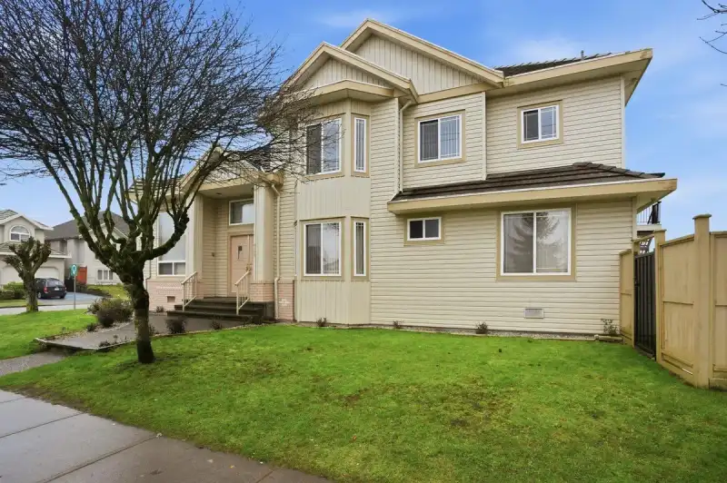 6593 125A STREET - photo 1 of 25