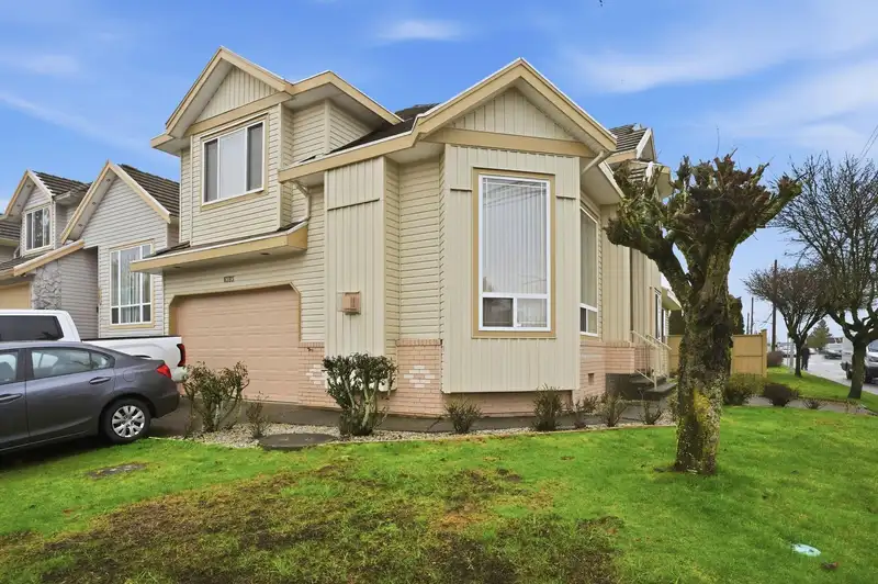 6593 125A STREET - photo 2 of 25