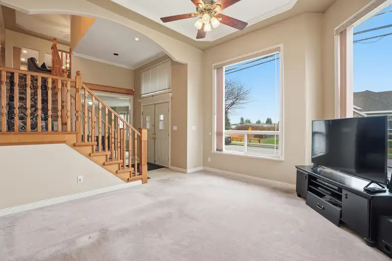 6593 125A STREET - photo 3 of 25
