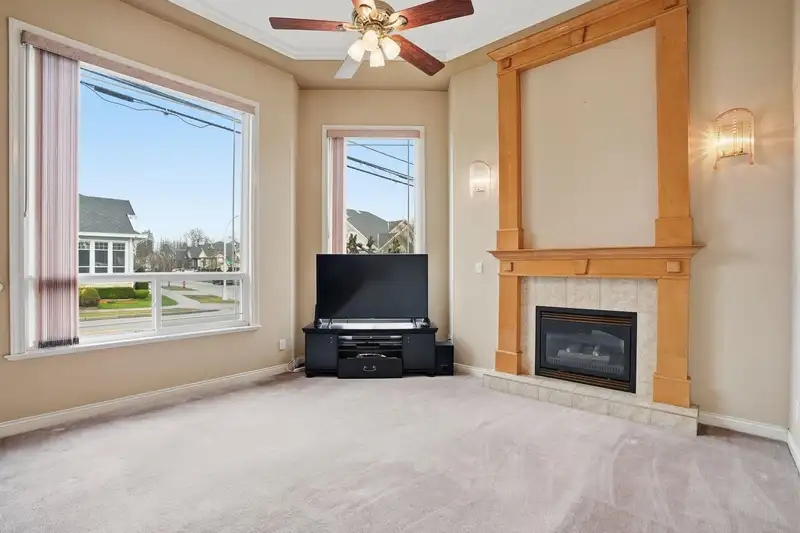 6593 125A STREET - photo 4 of 25