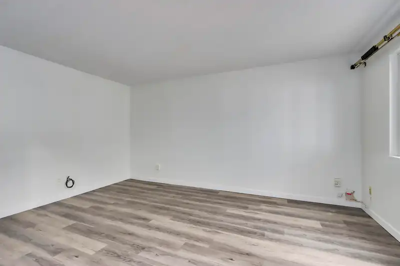 9872 133A STREET - photo 3 of 31