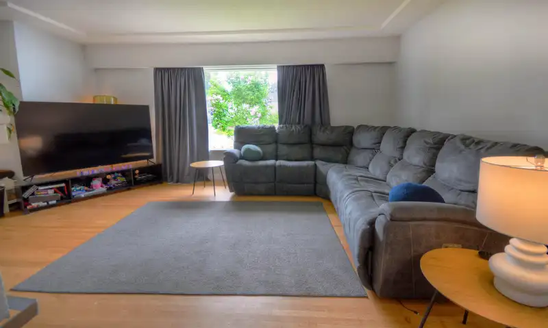 12901 98B AVENUE - photo 4 of 19