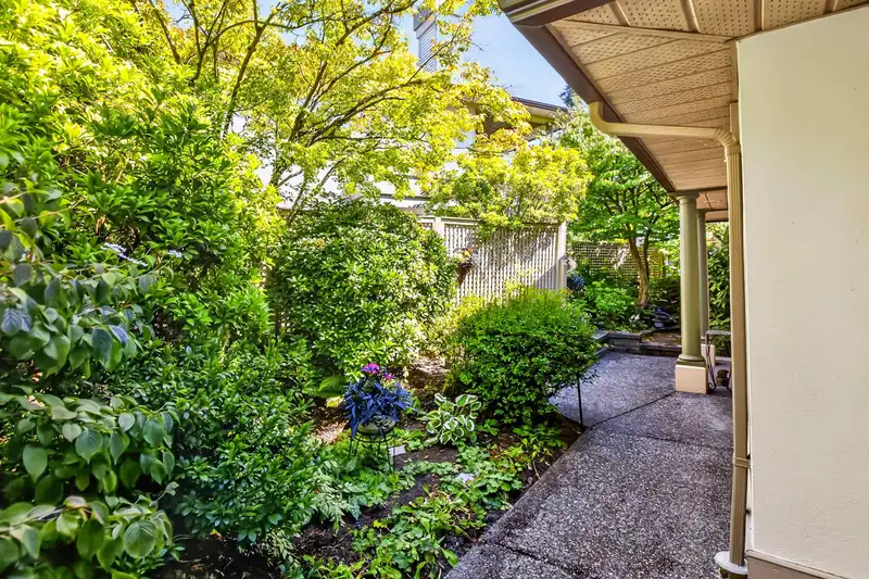 105 13888 70 AVENUE - photo 4 of 40