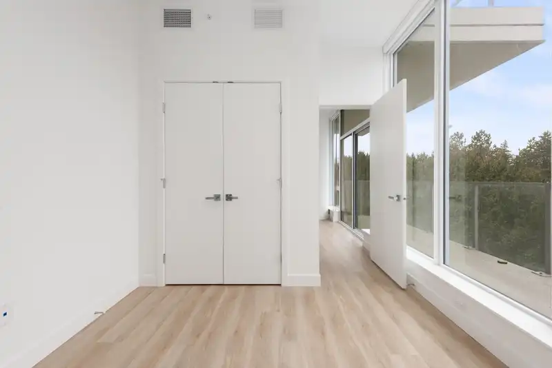 416 9675 KING GEORGE BOULEVARD - photo 4 of 13