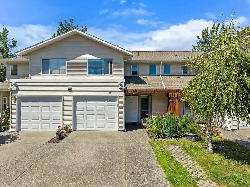 55 16016 82 AVENUE - photo 1 of 33