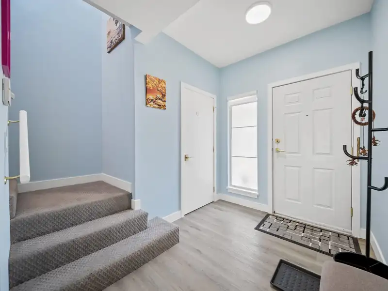 55 16016 82 AVENUE - photo 2 of 33