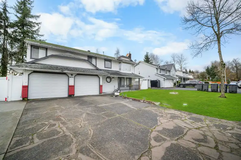 8873 143A STREET - photo 2 of 23