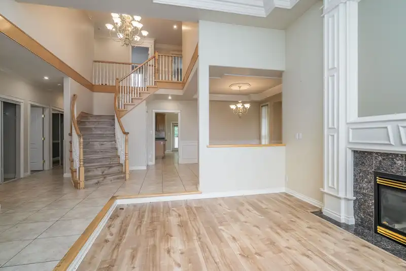 16105 109A AVENUE - photo 3 of 40