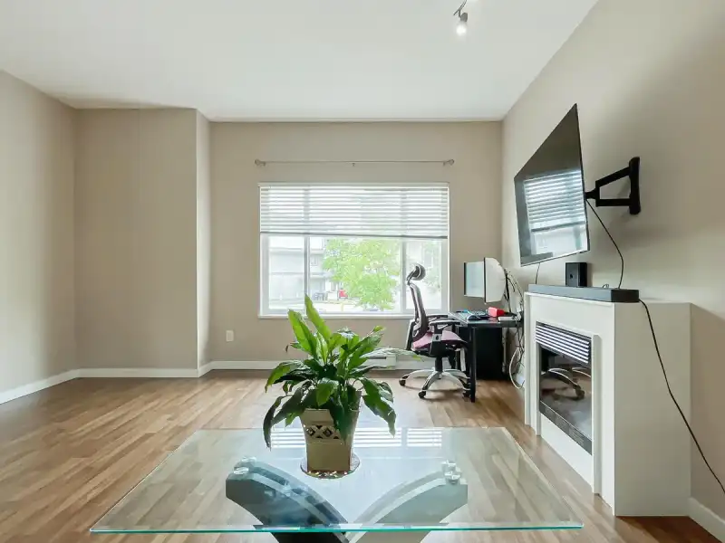 191 18701 66 AVENUE - photo 1 of 19