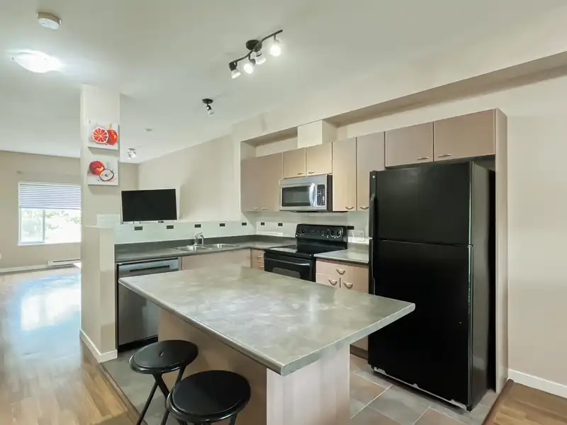 191 18701 66 AVENUE - photo 3 of 19