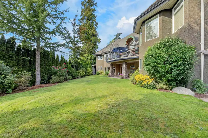 18638 54A AVENUE - photo 4 of 37