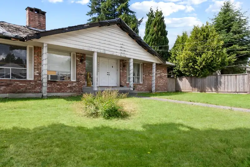 12140 96 AVENUE - photo 3 of 18