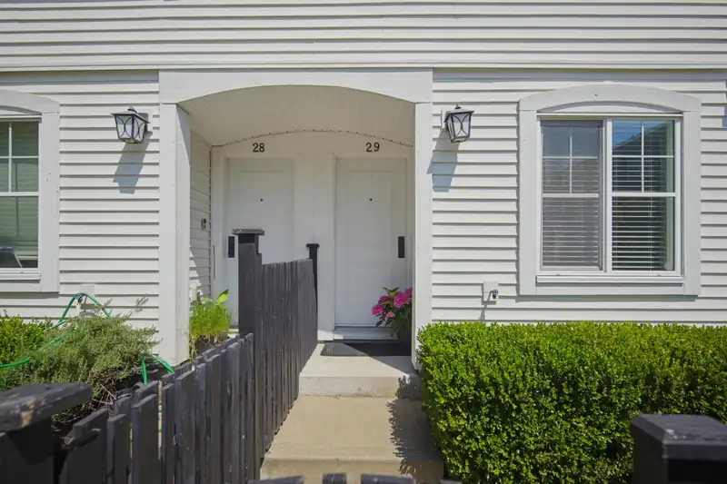 29 19180 65 AVENUE - photo 2 of 30
