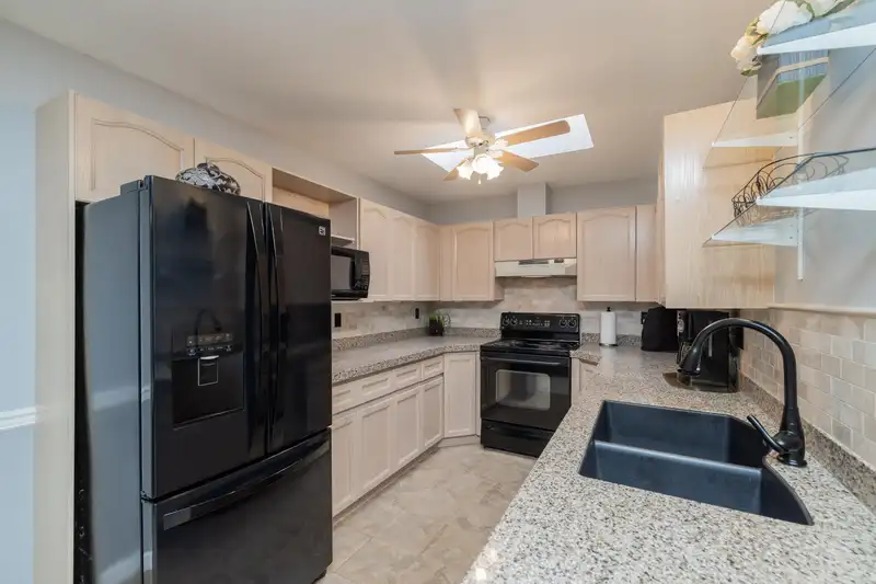 314 9299 121 STREET - photo 4 of 28