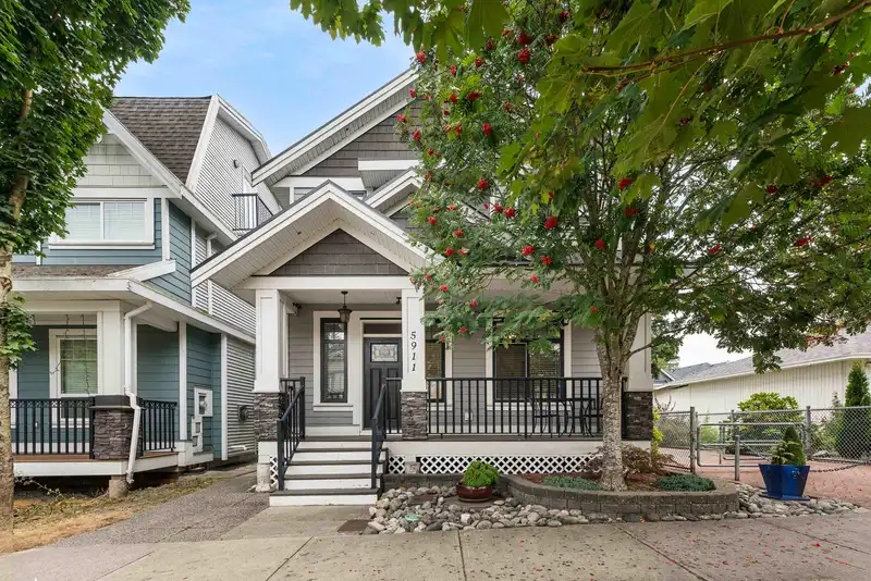 5911 131A STREET - photo 2 of 39