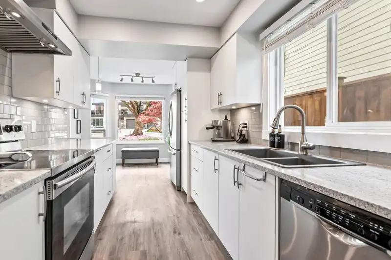 15063 98 AVENUE - photo 4 of 27