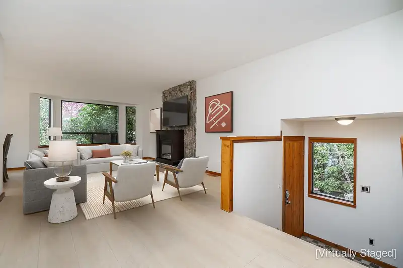 6578 130A STREET - photo 2 of 39