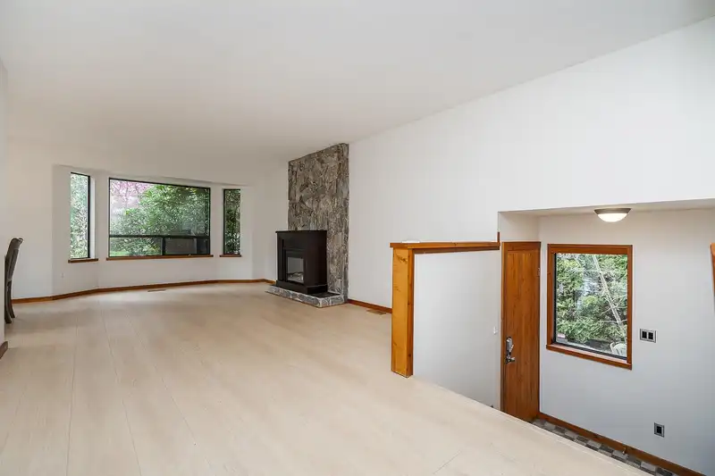 6578 130A STREET - photo 3 of 39