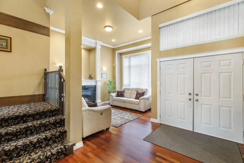 14846 72A AVENUE - photo 3 of 25